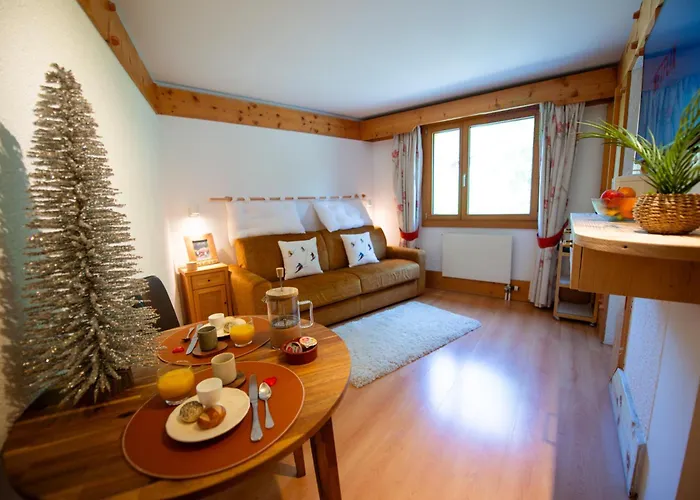 아파트 Clouds Alpin Luxury Cozy And Pool 빌라쉬르올롱