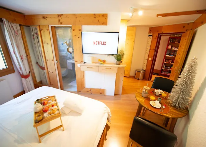 아파트 Clouds Alpin Luxury Cozy And Pool 빌라쉬르올롱